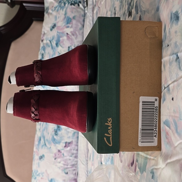 New Women's Wine Clarks Booties with Side Zip, Braid and Buckle. Size 8.5 medium - Picture 2 of 7